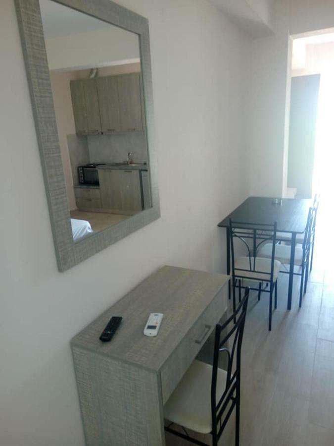 Lighthouse Apartments คิเลียดู ภายนอก รูปภาพ
