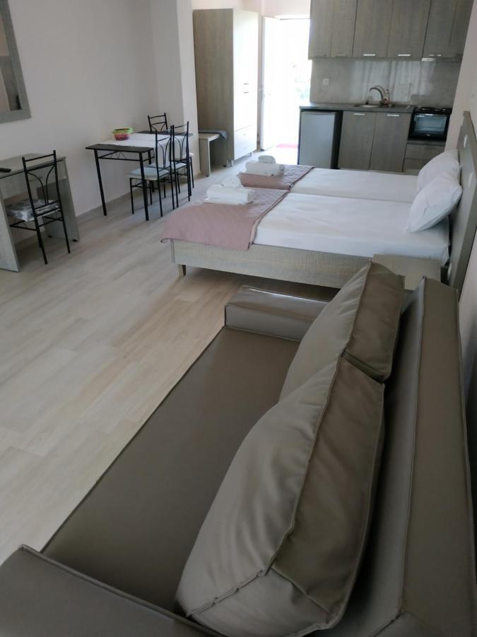 Lighthouse Apartments คิเลียดู ภายนอก รูปภาพ
